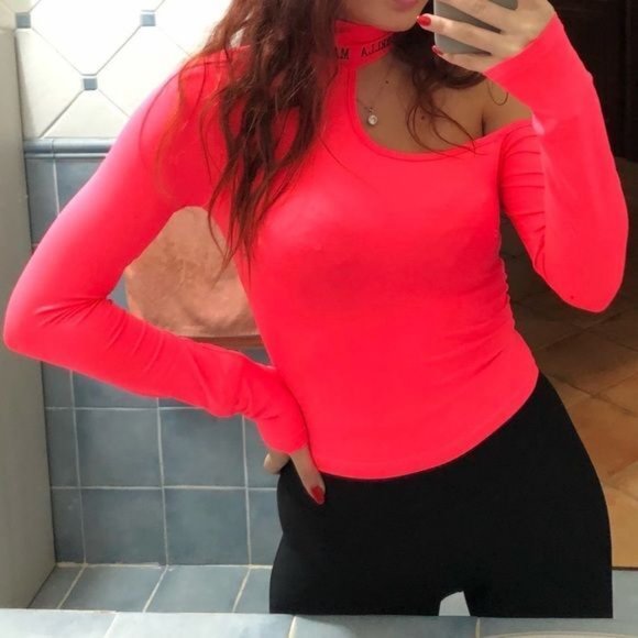 Women Cut-Out Crop Top Size M Magenta Asymmetric Shoulder Logo Maribella Stretch - Picture 5 of 9